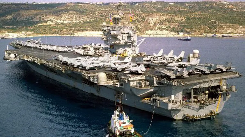 US Navy își dezmembrează primul portavion cu propulsie nucleară din lume. Costul, 536.750.000$  - Foto: Profimedia Images