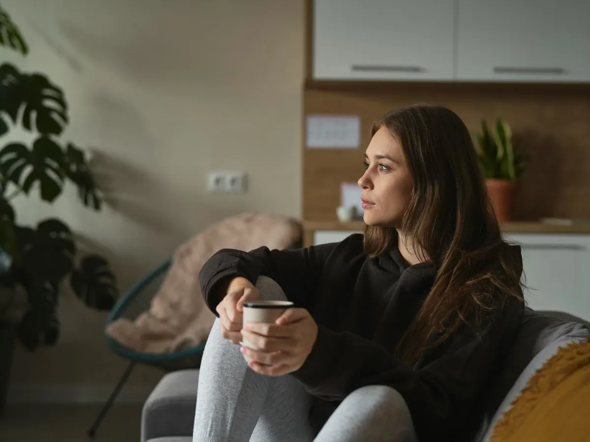 Sunt mai fericite persoanele singure sau cuplurile căsătorite? Răspunsul psihologilor despre singurătate