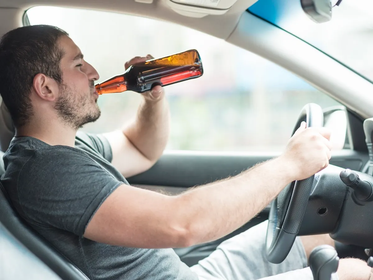 Șoferii trebuie să mai aștepte înainte să urce la volan după ce au consumat alcool Foto: freepik.com - rol ilustrativ