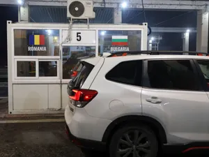 1 ianuarie a.c.. Vama Giurgiu, Podul Prieteniei. O maşină trece fără probleme prin punctul de frontieră. Acum, se întâmplă aşa oricând - Foto: INQUAM PHOTOS/George Călin