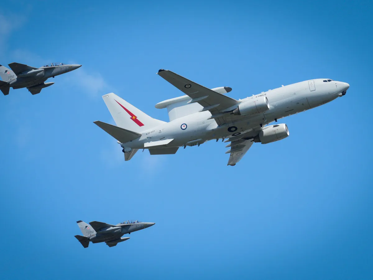 Majoritatea polonezii vor să introducă armata obligatorie. De ce România nu va urma această rețetă?