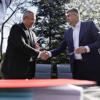 Simion, Lasconi, Ciucă, ordinea pe buletnul de vot la prezindețiale. Ciolacu e pe. Cine e avantajat? - Foto: INQUAM PHOTOS / Octav Ganea