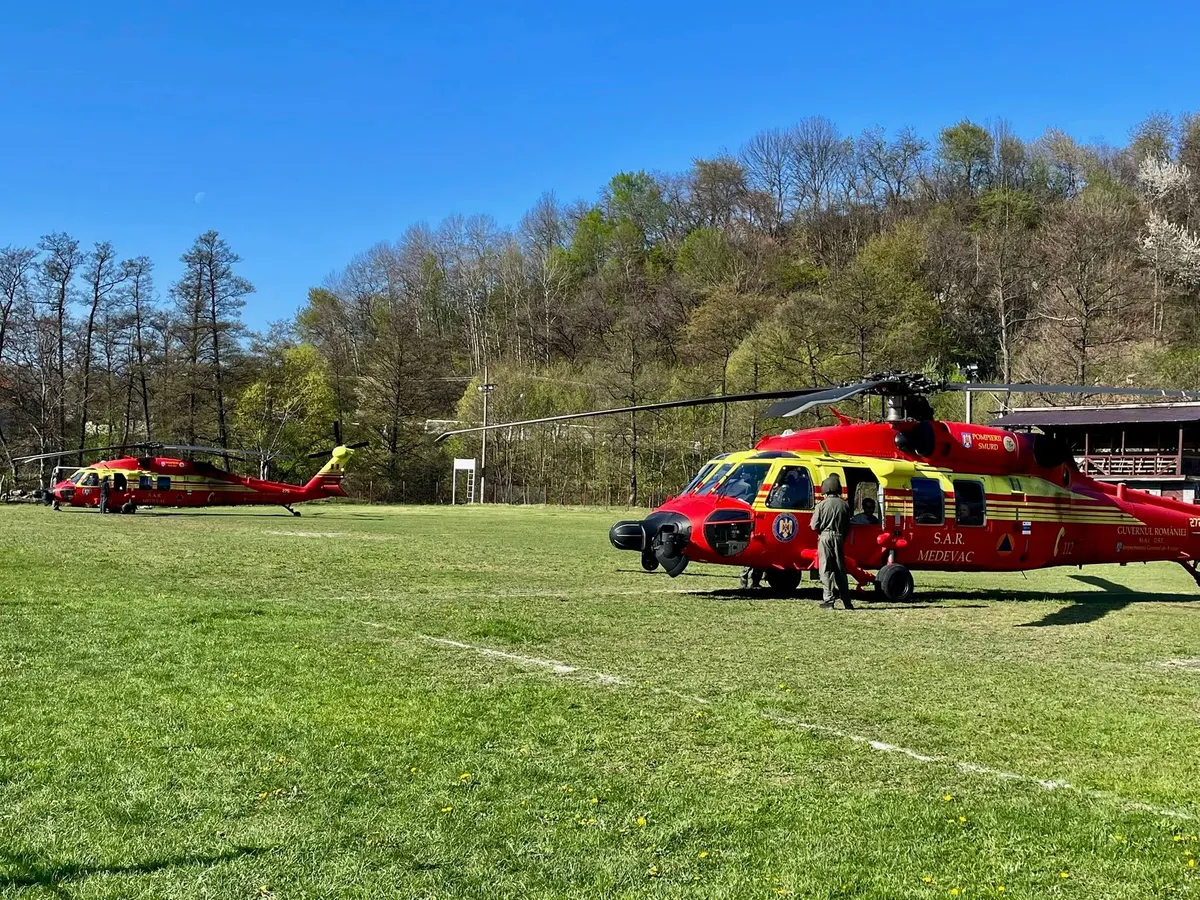 România arde de 4 zile, în ciuda eforturilor pompierilor. Se luptă și cu elicoptere Black Hawk - Foto: ISU