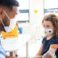 Vaccinul COVID la copiii 5-12 ani: o treime de doză, indiferent de greutate. Ce efecte adverse sunt / The Conversation