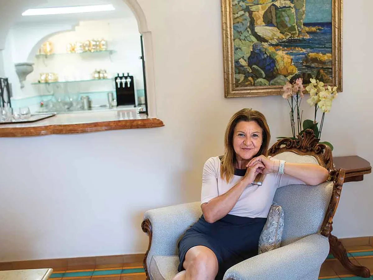Rosita întâmpină oaspeții hotelului Palazzo Murat în Positano - Foto: Mugur Vărzariu