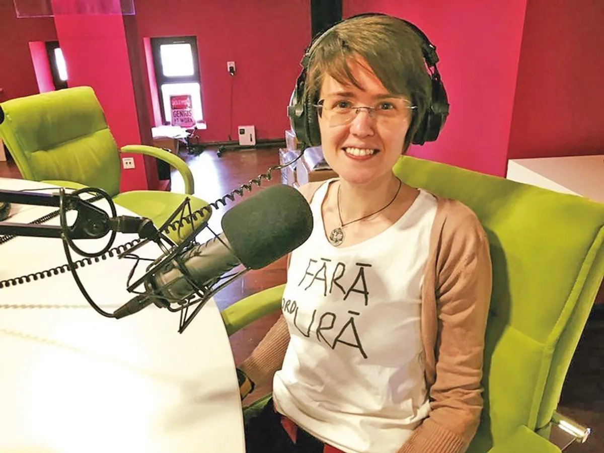 Activista Irina Zamfirescu îi ajută pe oamenii evacuați încă din 2013