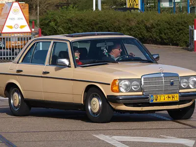 Mercedes-ul „Cobra” era să falimenteze producătorul. Un taxi 240D a făcut 7.000.000 km și încă merge - Foto: autojournal.fr