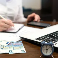 Salariu minim european. Care români iau 650 lei în plus pe lună? Din ce lună? - Foto: Freepik.com (rol ilustrativ)