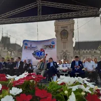 Ministrul Sănătății și mai mulți politicieni PSD și PNL, huiduiți la Iași. / Foto: News.ro