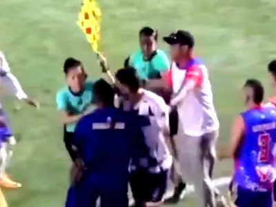 Neverosimil! Ce explicație a găsit fotbalistul care a lovit o arbitră: 