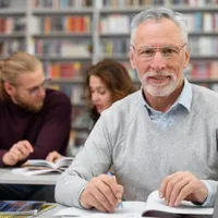 Profesor la pensie - Foto: Freepik