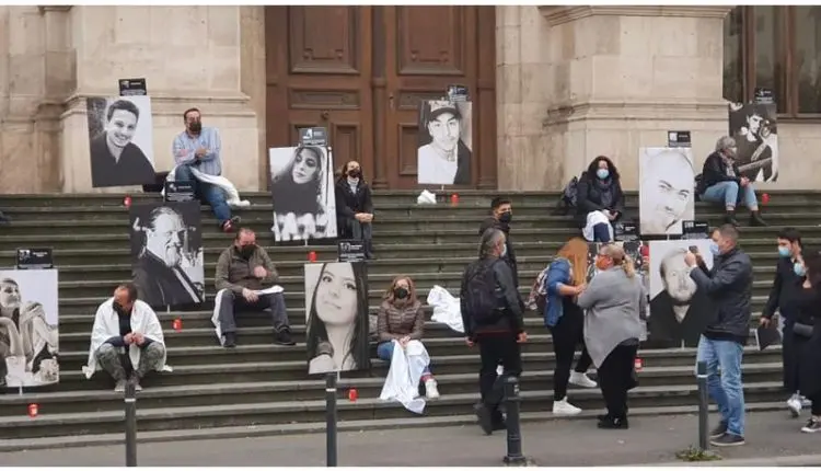 Șase ani de la Colectiv: protest în cearșafuri albe, pe scările Curţii de Apel Bucureşti. / Foto: oradesibiu.ro