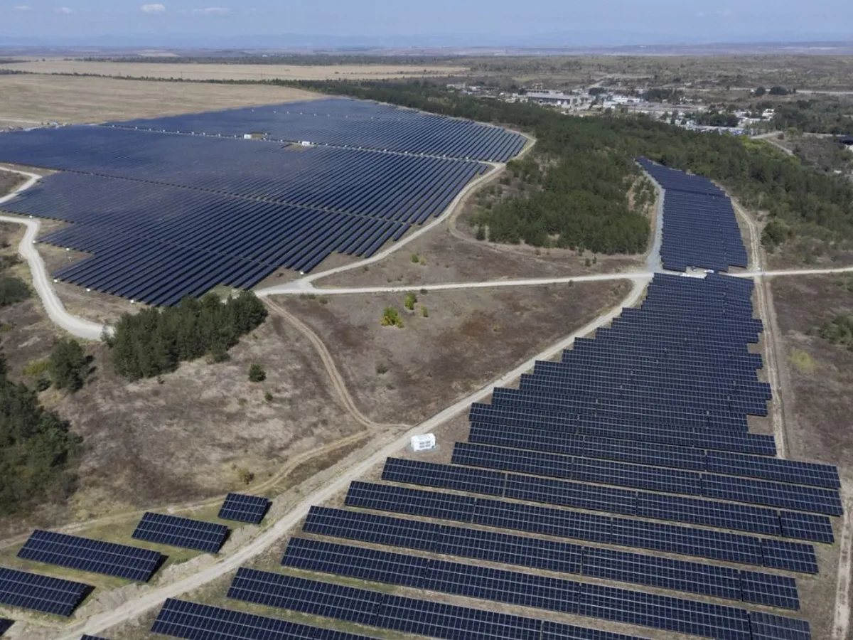 Celălalt capăt al sistemului - producţia. Centrala fotovoltaică Sunterra Re, de lângă Galabovo, în centrul Bulgariei - Foto: Profimedia Images