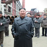 Kim Jong-un le-a interzis nord-coreenilor să îmbrace haine de piele, ca să nu arate ca el/FOTO: Youtube