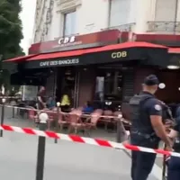 Un mort și mai mulți răniți șofer a intrat cu mașina în terasa unei cafenele din Paris - Foto: X/ @upuknews1