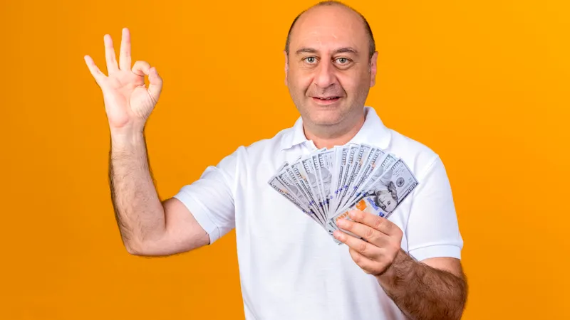 OFICIAL 200 lei în plus la pensie pentru 5.000.000 de pensionari. Când intră banii? Foto: Freepik (fotografie cu caracter ilustrativ)