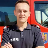 Un pompier român, eroul zilei în Rodos. A salvat viața unui bărbat rănit într-un accident rutier - Foto: Facebook/IGSU
