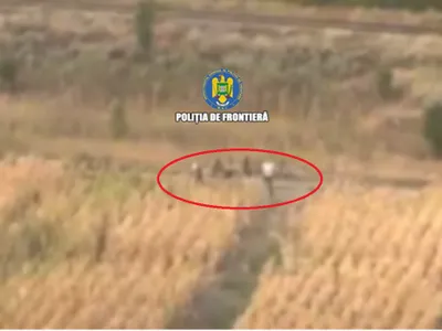 Migranții prinși după ce au intrat ilegal în România - Foto: captură Poliția de Frontieră