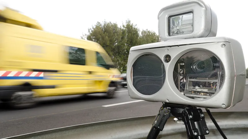 Veste proastă, pentru vitezomani! Mergi cu 50 km/h peste limită, 3 luni închisoare și 3.750 € amendă - Foto: Freepik (Imagine cu rol ilustrativ)