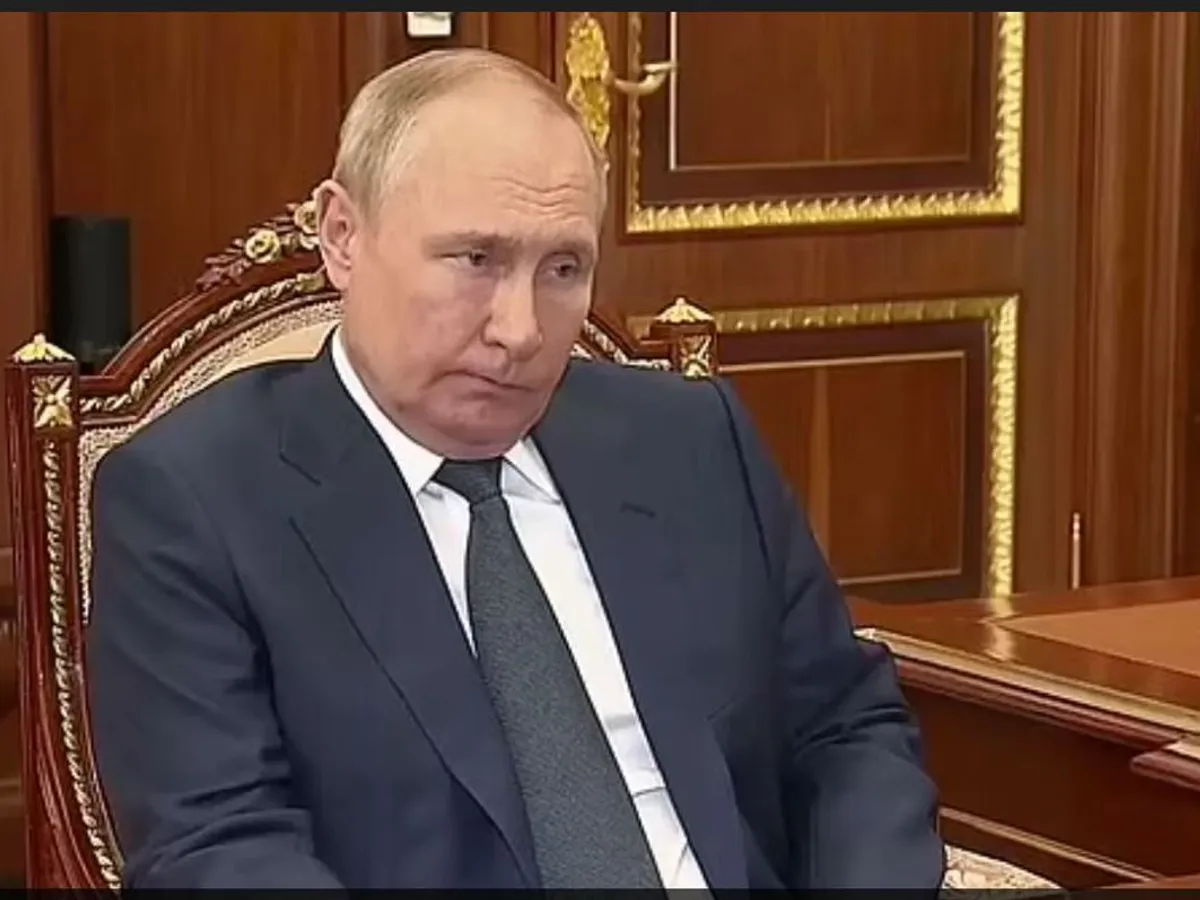Putin ascultă raportul gen.Zolotov/foto: kremlin.ru