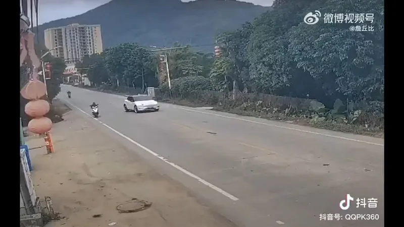 O mașină electrică Tesla scăpată de sub control a omorât 2 oameni și a rănit 3. / Foto: captură video