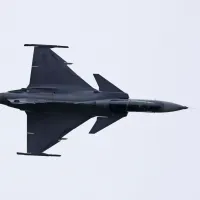 Ce avion de luptă care costă 60.000.000 $ își ia Ungaria. Duce 6 tone de rachete - Foto: Profimedia Images