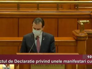 Președintele Camerei Deputaților, Ludovic Orban, citind declarația. Sursa: Youtube Camera Deputaților