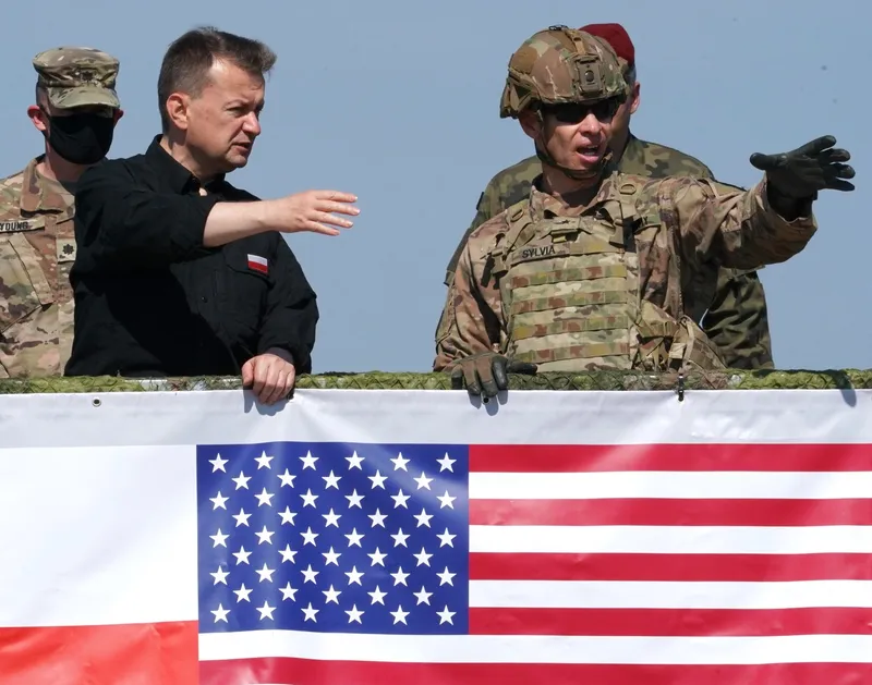Sstrategul șef al Pentagonului, general de armată Brett Sylvia (drp) -  Foto: Profimedia Images