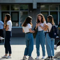 Rezultatele examenului de Bacalaureat 2025 se publică astăzi. Cum poți să verifici notele ușor? Foto: Imagine generată de AI prin Reve.Art