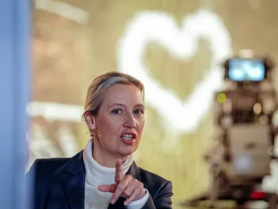 IPOCRIZIE Șefa extremei drepte din Germania „pro-familie”, trăiește cu o femeie și a doptat 2 copii - Foto: Profimedia images