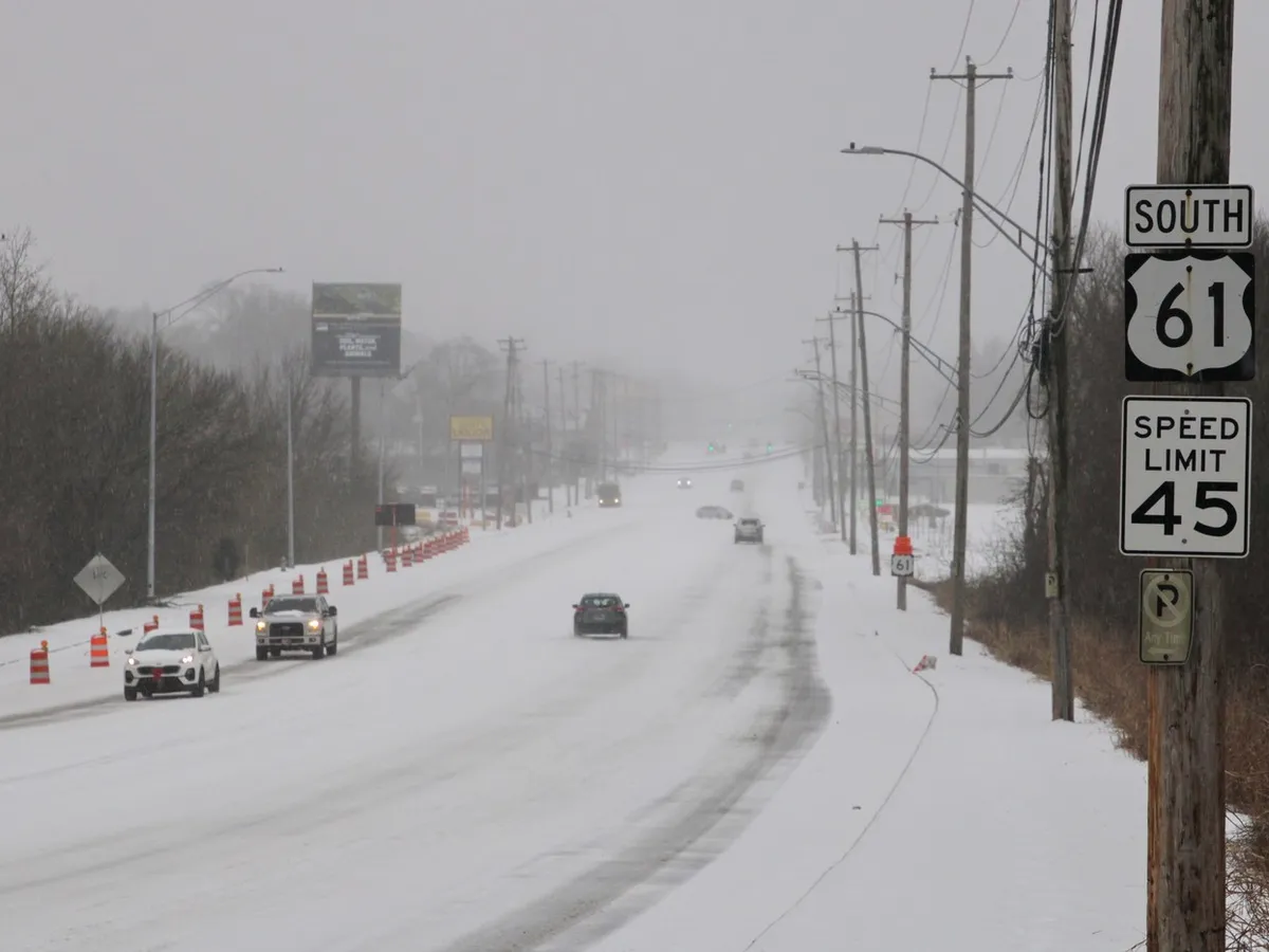VIDEO SUA, paralizate de o furtună de zăpadă istorică. Peste 160.000 case fără curent, mii de zboruri anulate