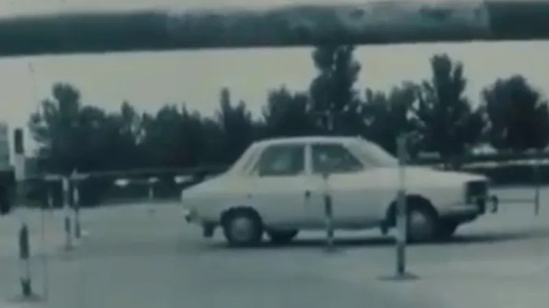 Cum se dădea examenul auto în anii 1980. Acum, mulți șoferi, chiar și cu experiență, l-ar pica - Foto: captură video