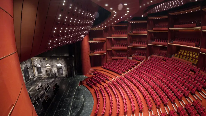 Sala Mare a Teatrului Național București/FOTO: tnb.ro