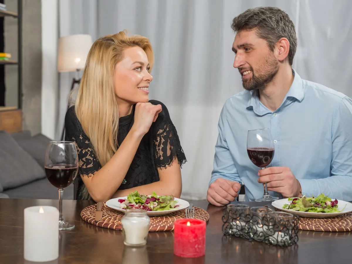 Care e ora ideală pentru luarea cinei în timpul iernii? Te vei trezi mai odihnit, ții glicemia sub control - Foto: Freepik (Imagine cu rol ilustrativ)