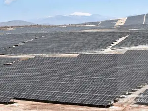 ”Fermă” de panouri fotovoltaice în regiunea Kozani, Grecia. / Foto: Profimedia