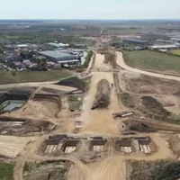 Cum lucrează chinezii pe Autostrada Bucureștiului? Șanse să mergem între DN1 și DN2 în 2024? - Foto: captură video