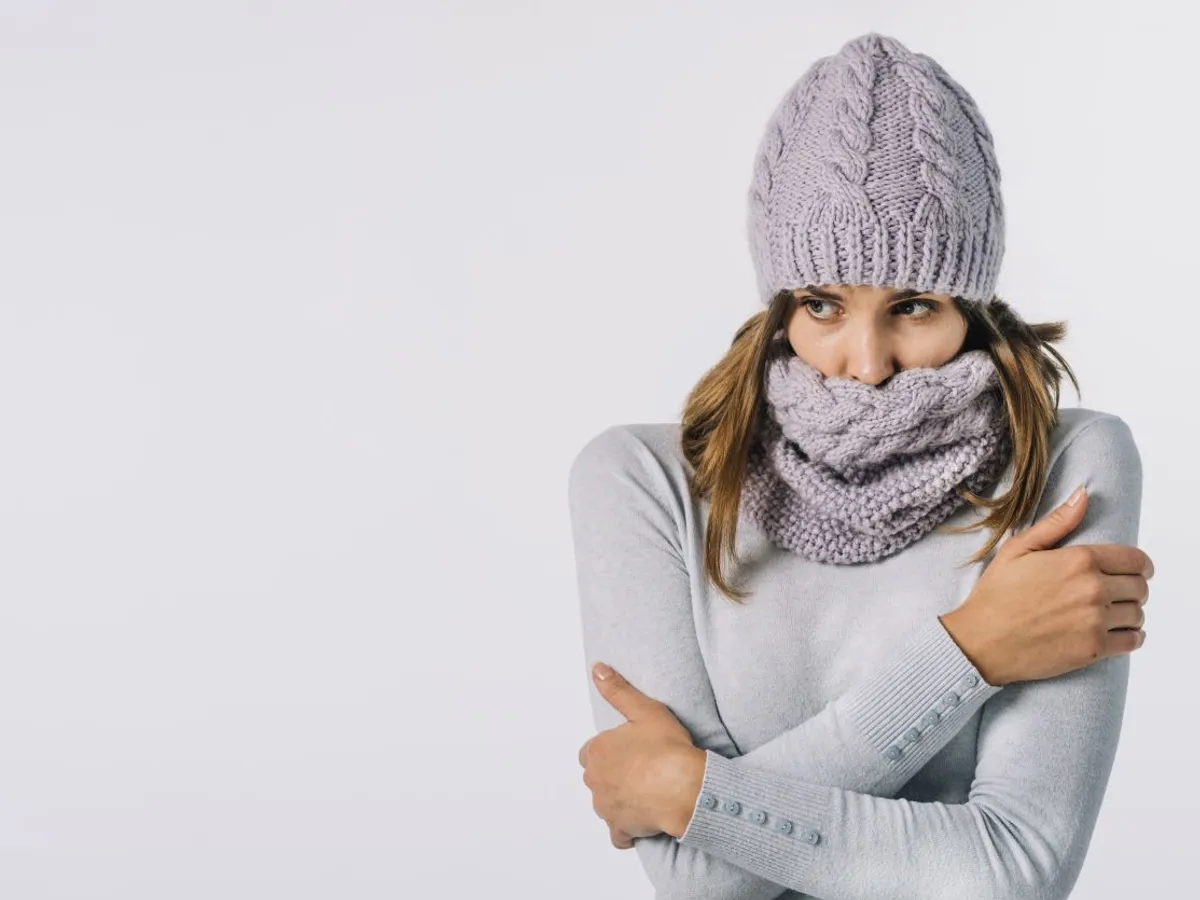 Femeie înfrigurată - Foto: Freepik/CC0