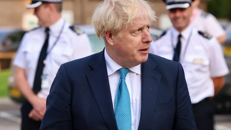Marea Britanie a redus la șapte zile perioada de izolare pentru persoanele pozitive cu COVID-19/FOTO: Facebook/Boris Johnson