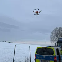 Poliția are drone pentru a vedea TIR-urile și autocarele cu gheață pe acoperiș. Cât e amenda - Foto: presseportal.de