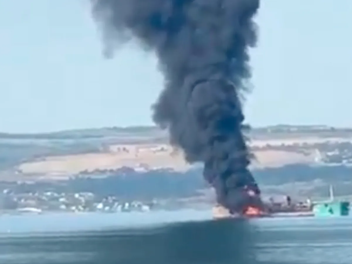 Bătălia dronelor ucrainene în Marea Neagră: 20 de nave din flota fantomă rusă, lovite într-o singură noapte