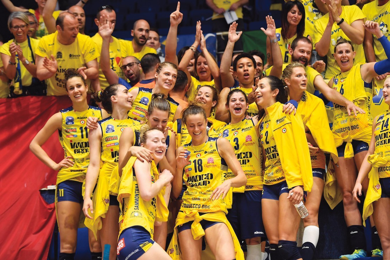 Pe tricourile fetelor de la Imoco Conegliano aproape că nu mai există loc pentru încă un sponsor