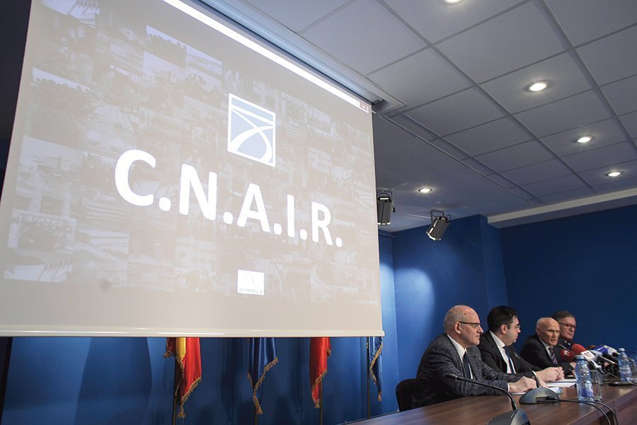 Directorul CNAIR,  Narcis Neaga (centru), conduce compania ca pe propria prăvălie