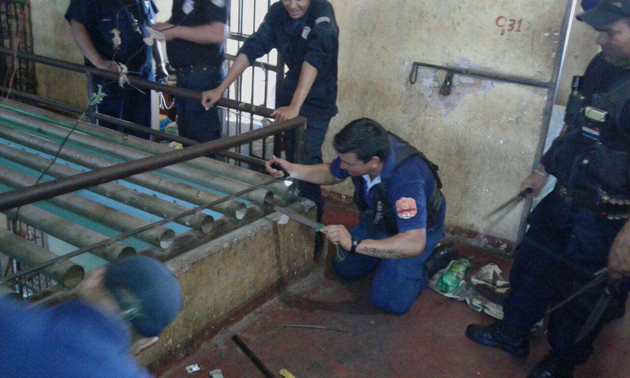 Autoritățile din Paraguay la locul evadării Foto: Ministerul de Justiție Paraguay