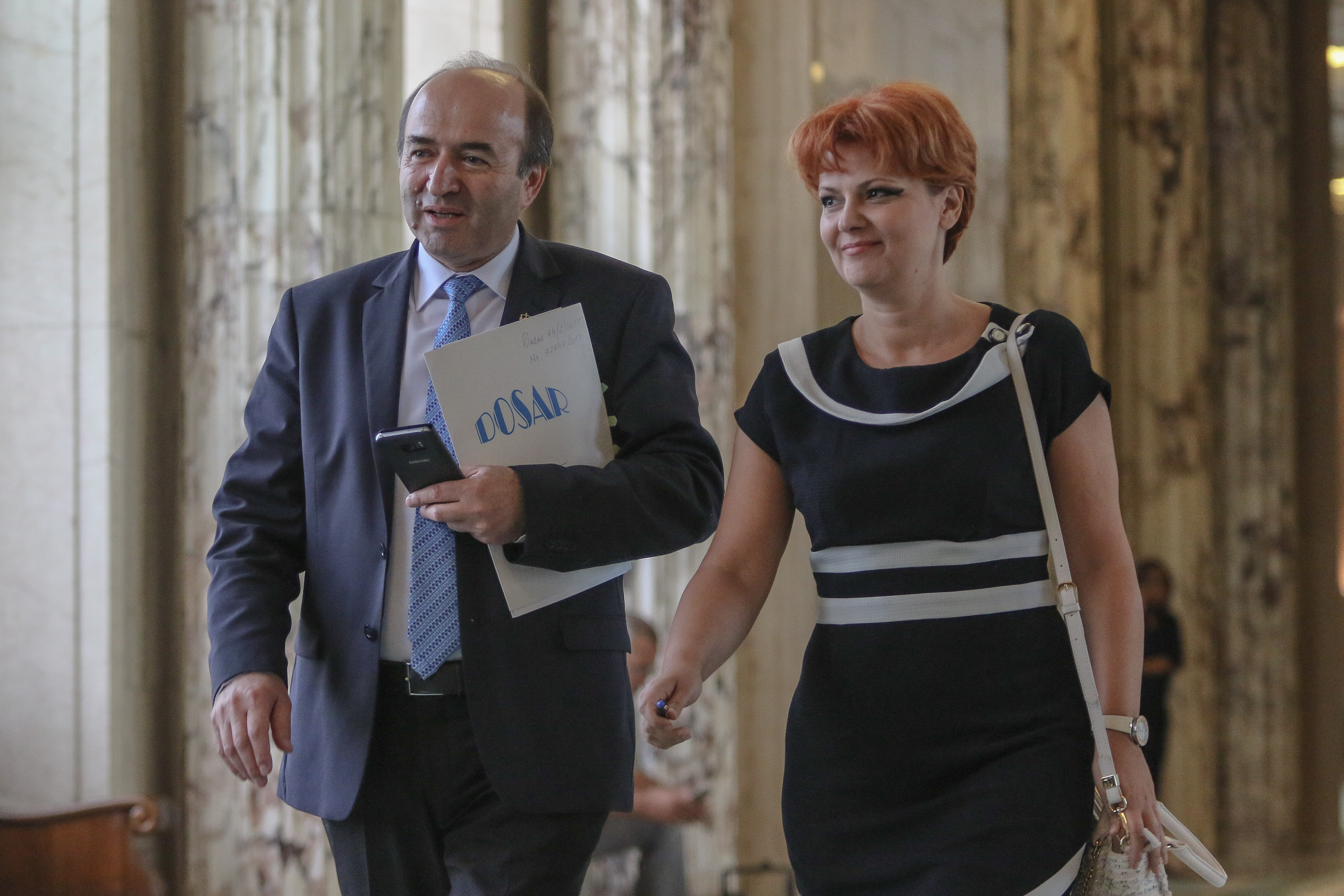 Tudorel Toader și Olguța Vasilescu pe vremea când erau foarte fericiți că fac praf legile penale Foto: INQUAM Photos/ Alexandru Bușcă