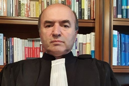 Tudorel Toader în robă de avocat/FOTO: facebook.com