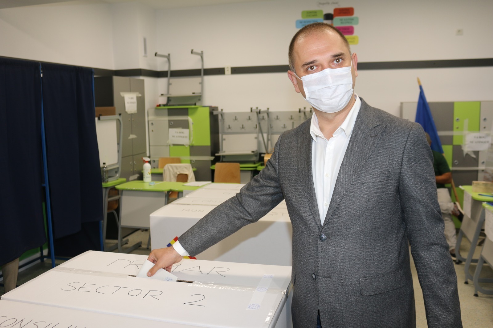 IT-istul Radu Mihaiu este noul primar al Sectorului 2, conform primelor rezultate parțiale. Sursa foto: Facebook