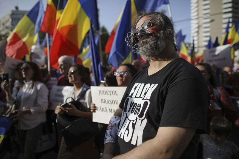 În București au avut loc mai multe proteste ale celor care nu vor să poarte mască de protecție. Foto Inquam Photos/Octav Ganea
