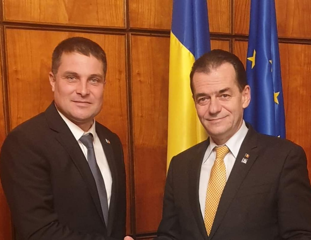 Primarul PNL Vladimir Petrut împreună cu premierul Orban Foto: Facebook