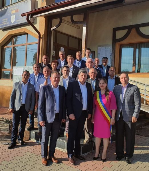 Soția penalului Verginel Gireadă, subprefect, după ce i-a cedat soțului primăria Foto: Facebook