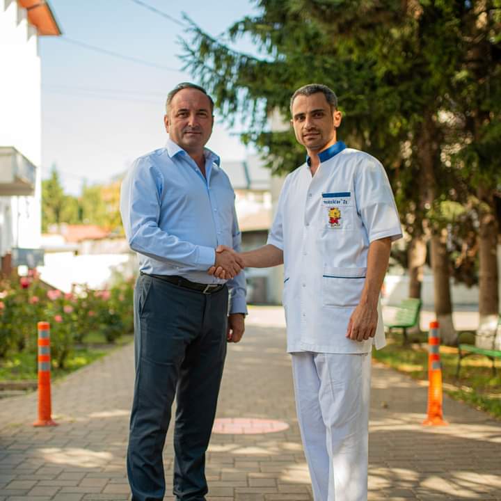 Venituri impresionante la UPU Târgu Neamț. În imagine, primarul PSD și managerul spitalului orășenesc Foto: zch.ro